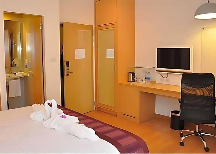 Iyarin@tuk Chang Ratchayothin Hotel 3*